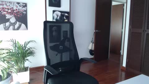 Snapshot of divineisis chatting on November 2025 12:05:02 PM Hera online show from November 2025 12:05:02 PM