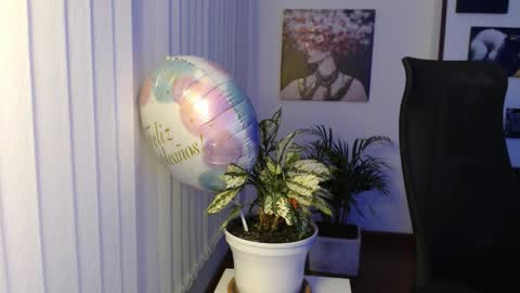 Snapshot of divineisis chatting on December 2025 10:02:01 AM Hera online show from December 2025 10:02:01 AM