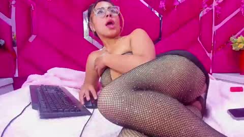 dollyjuicy1 online show from December 2024 10:00:02 PM