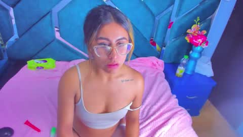 dollyjuicy1 online show from December 2024 09:33:02 AM