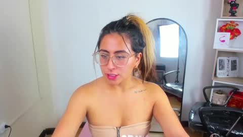 dollyjuicy1 online show from February 2025 10:47:02 AM
