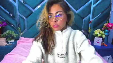 dollyjuicy1 online show from February 2025 03:48:01 AM