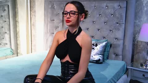 Donna online show from December 2024 06:52:02 PM