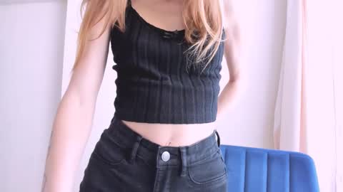 Snapshot of donteatcats_ chatting on November 2025 07:18:02 AM Sam online show from November 2025 07:18:02 AM