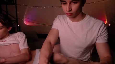 Snapshot of dontknowloool chatting on November 2025 07:45:02 PM EliotKenny online show from November 2025 07:45:02 PM