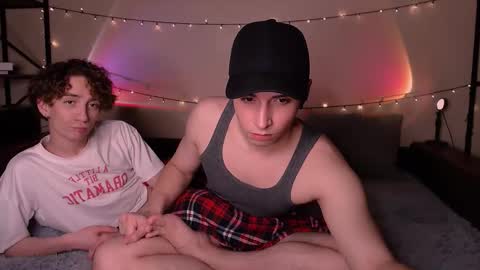 Snapshot of dontknowloool chatting on December 2025 09:33:01 PM EliotKenny online show from December 2025 09:33:01 PM