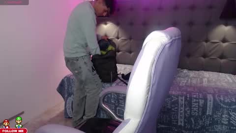 dyla_n18_ online show from December 2024 11:39:02 PM