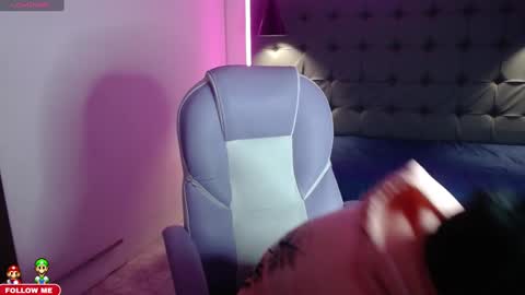 dyla_n18_ online show from January 2025 09:26:01 PM