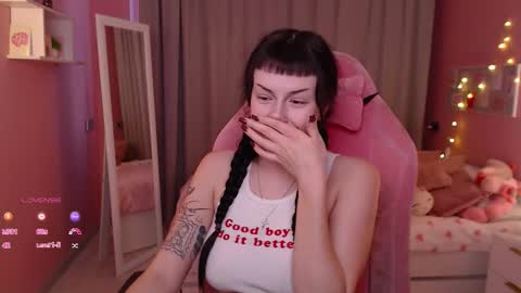 Snapshot of eliza_benet chatting on December 2025 07:57:02 AM Ari online show from December 2025 07:57:02 AM