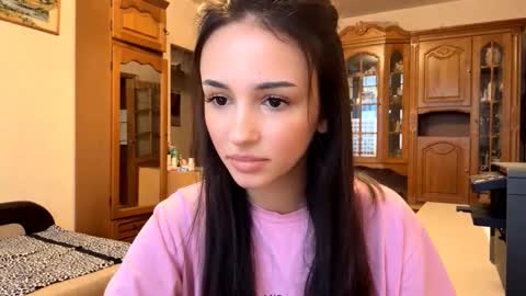 Snapshot of elizabethrabin chatting on November 2025 10:27:01 AM Mia online show from November 2025 10:27:01 AM