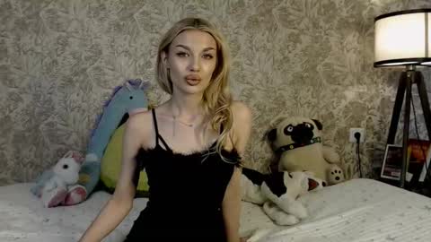 Snapshot of ellamilla chatting on November 2025 10:48:02 AM ellamilla online show from November 2025 10:48:02 AM