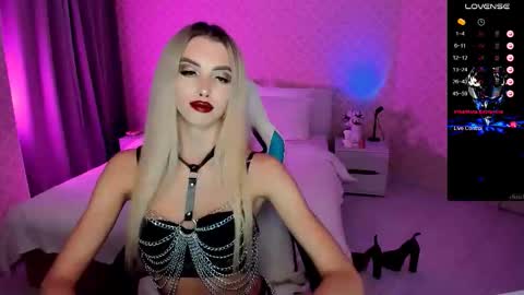 Snapshot of em_luna chatting on September 2025 03:35:02 PM Emilia online show from September 2025 03:35:02 PM