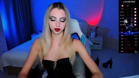 Snapshot of em_luna chatting on September 2025 08:05:01 AM Emilia online show from September 2025 08:05:01 AM