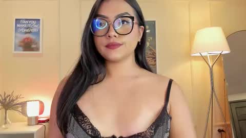 Ema online show from December 2025 08:38:02 PM