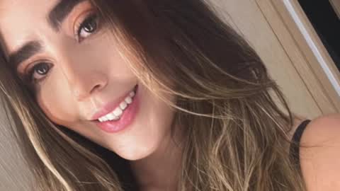 Snapshot of emi_royse chatting on February 2025 05:42:01 PM emi_royse online show from February 2025 05:42:01 PM