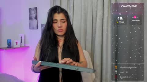 emilayton_ online show from January 2025 09:49:02 AM