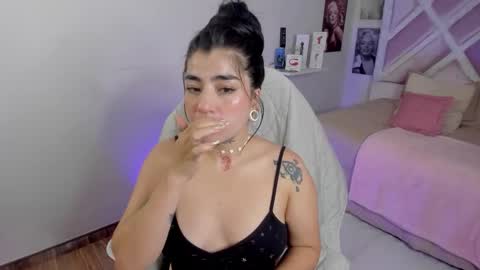 emilayton_ online show from September 2025 07:14:01 PM