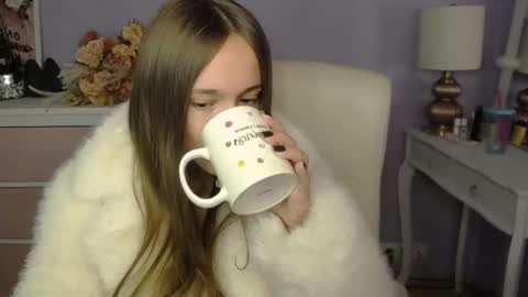 Emilly online show from November 2025 07:35:02 AM