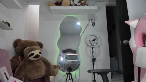 emily_palmeer online show from December 2024 12:49:01 PM