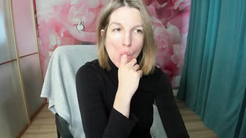 EmilyWalkers online show from December 2024 10:47:01 AM