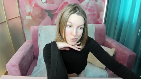 EmilyWalkers online show from December 2024 10:13:01 AM