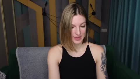 EmilyWalkers online show from December 2024 08:02:01 AM