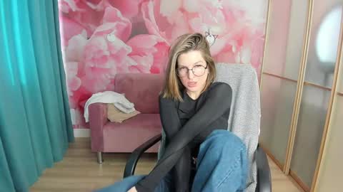 EmilyWalkers online show from January 2025 09:58:02 AM