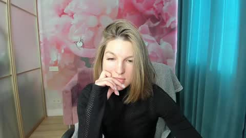 EmilyWalkers online show from January 2025 07:07:01 AM