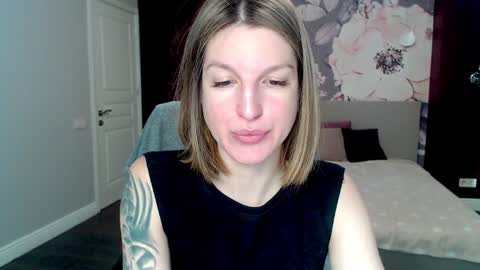EmilyWalkers online show from January 2025 07:37:02 AM