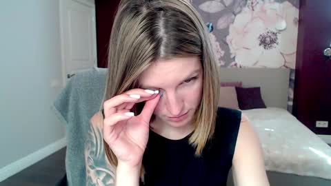 EmilyWalkers online show from January 2025 10:38:01 AM