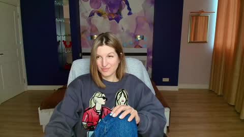 EmilyWalkers online show from January 2025 10:39:02 AM