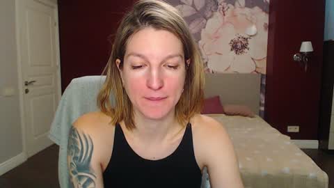 EmilyWalkers online show from January 2025 07:46:01 AM