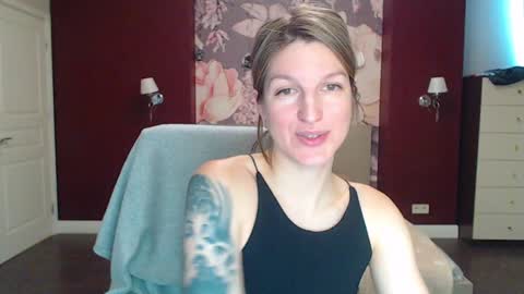 EmilyWalkers online show from January 2025 10:50:02 AM