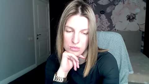 EmilyWalkers online show from February 2025 07:44:02 AM