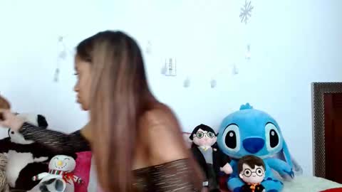emilyzans07 online show from February 2025 05:28:01 PM