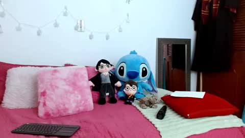 emilyzans07 online show from February 2025 05:06:01 PM