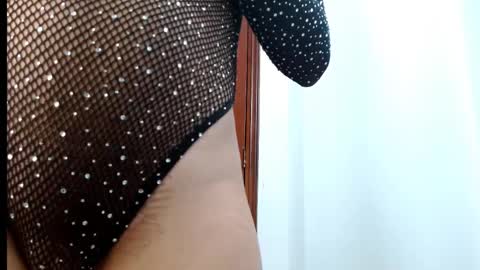 emilyzans07 online show from February 2025 09:37:01 PM
