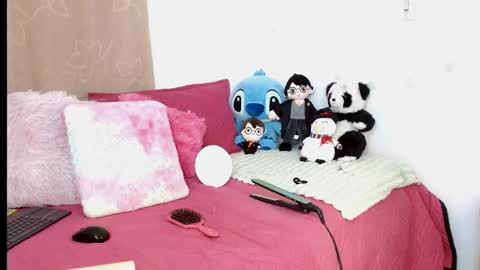 emilyzans07 online show from February 2025 05:39:01 PM