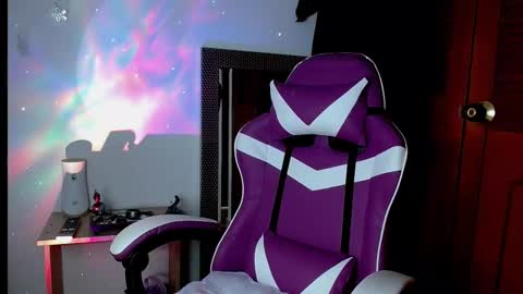 emilyzans07 online show from March 2025 04:57:02 PM