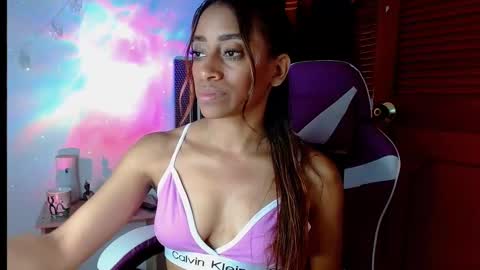 emilyzans07 online show from March 2025 05:38:02 PM