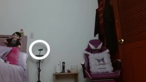 emilyzans07 online show from September 2025 07:03:02 PM