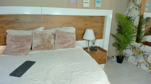 Emma  online show from December 2024 09:17:02 PM