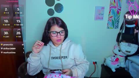 Snapshot of emma_boo_ chatting on December 2025 03:56:01 AM emma_boo_ online show from December 2025 03:56:01 AM