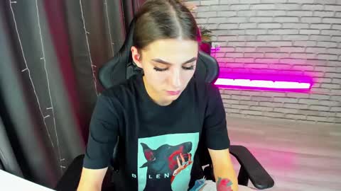 Snapshot of emy__angel chatting on February 2025 03:52:02 AM emy__angel online show from February 2025 03:52:02 AM