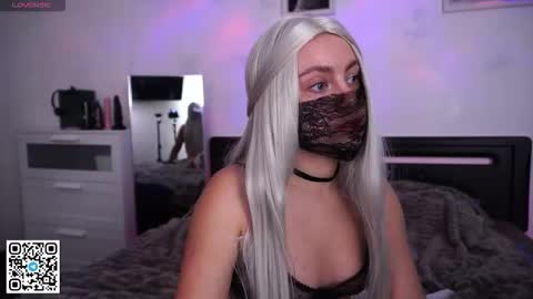 Luna  online show from September 2025 03:58:02 PM