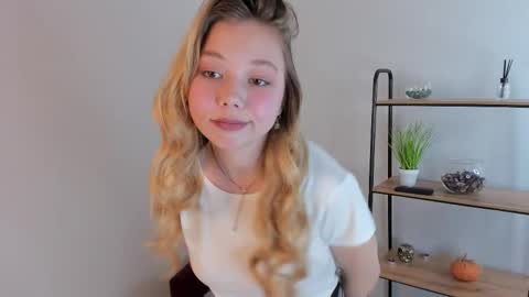 Alivia online show from December 2025 03:41:01 PM