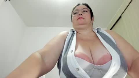 Esmeralda online show from February 2025 01:58:01 AM