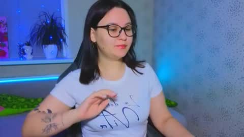 EsterPlayful online show from November 2025 08:50:01 AM