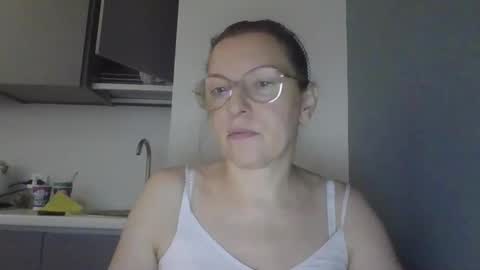 evaglad online show from September 2025 04:03:01 AM