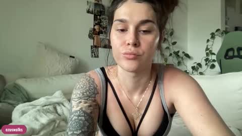 Emily online show from September 2025 09:27:01 PM